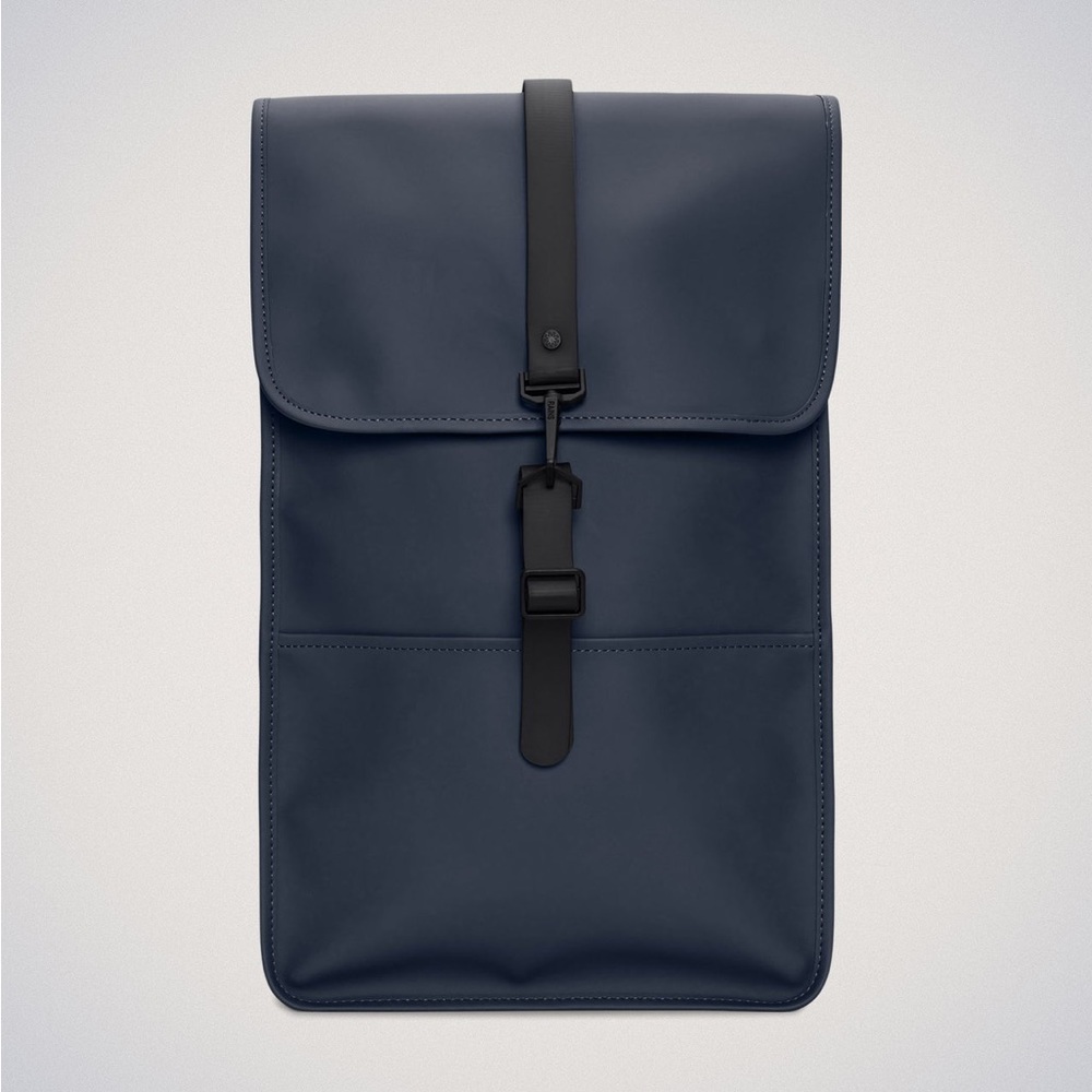 Rains Backpack. Unisex. Navy.